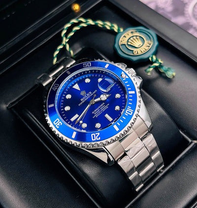 "Rolex Submariner: Reloj de Lujo Sobrio y Elegante"